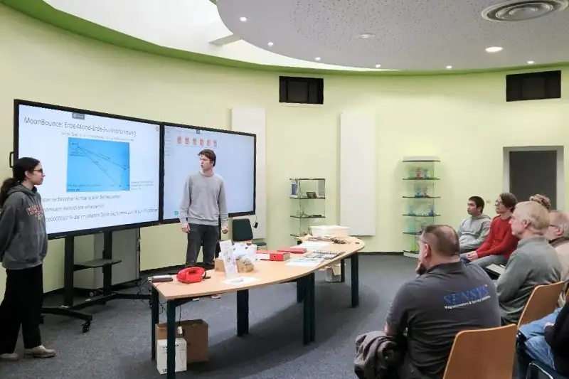 Radio astronomy pupil conference with a presentation at the FUTURA Observatory
