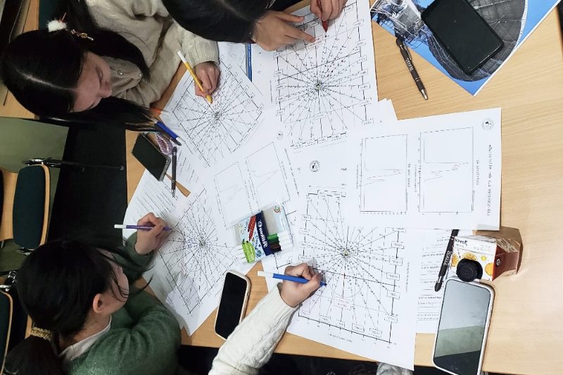 Workshop mit Schülerinnen und Schülern im FUTURA-Umfeld als Teil des Artemis-II-Bildungskontexts