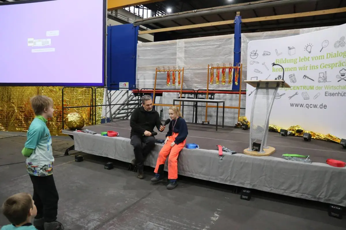 Interview eines Kindes beim Wettbewerb
